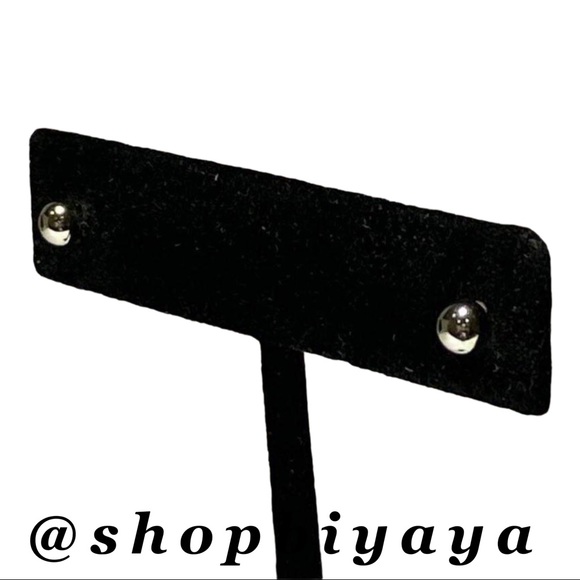 So Silver Tone Simple Minimalist Stud Earrings Set - Picture 8 of 13